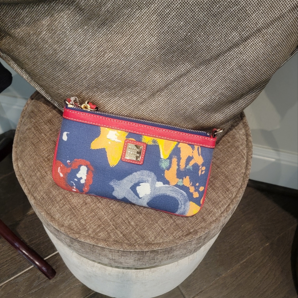 Nwot Dooney and Bourke wristlet / wallet